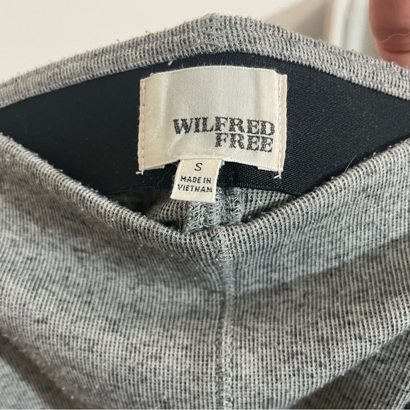 Aritzia mini skirt - Picture 3 of 3